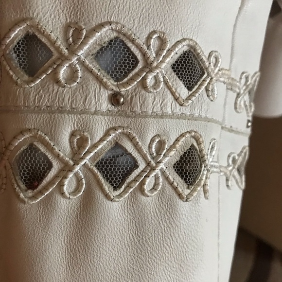 White leather jacket small with embroidery in leather at sleeves and bottom - Picture 3 of 6